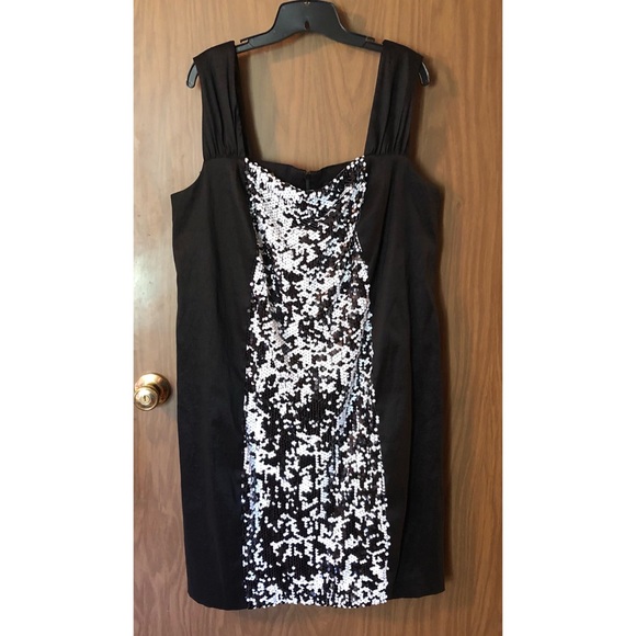 R&M Richards Dresses & Skirts - Black and white sequin dress